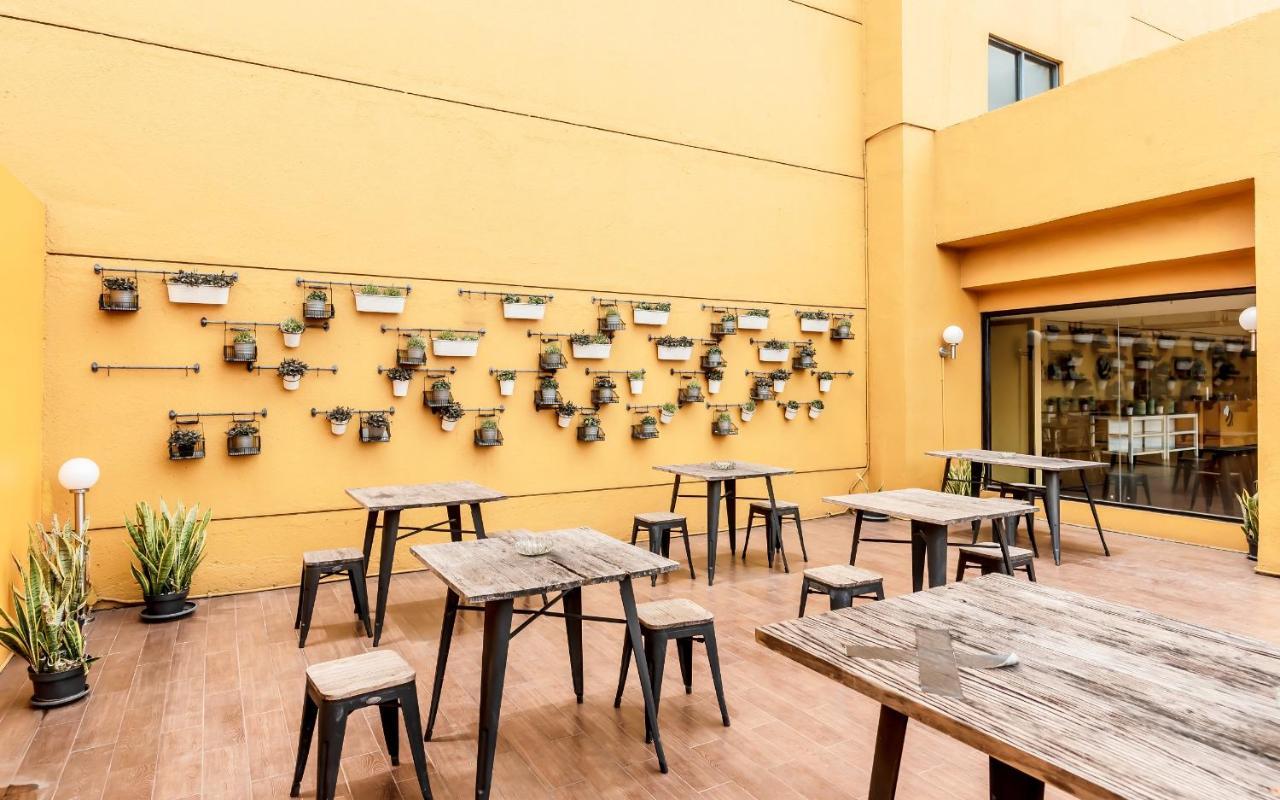 Yellow Bee Tangerang Exterior foto