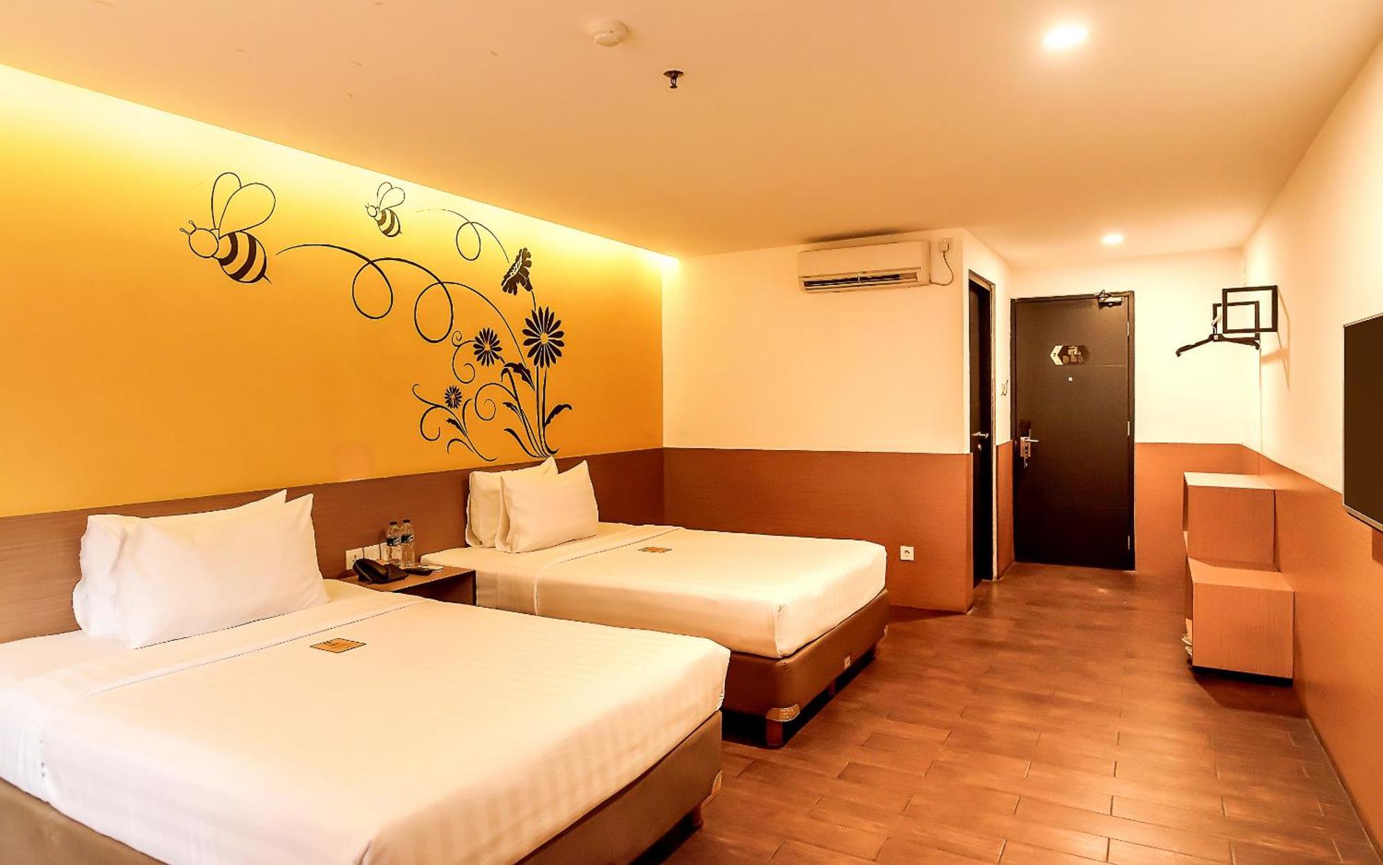 Yellow Bee Tangerang Cameră foto